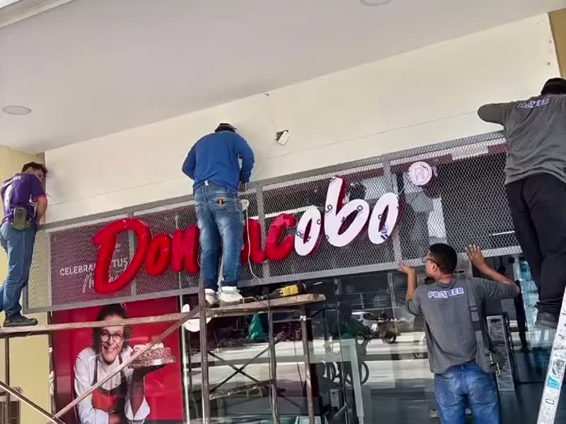 Instalación de letras 3D Don Jacobo